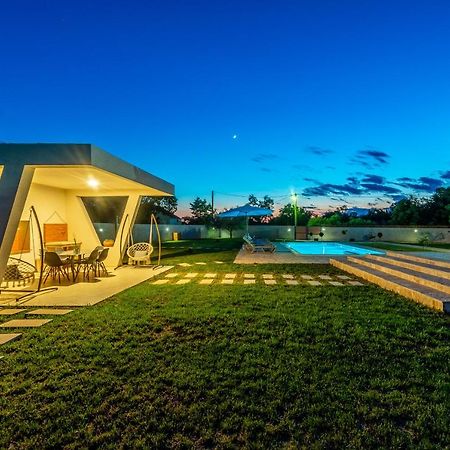 S&I Peaceful Holiday Home With Pool & Jacuzzi Galovac  Exterior photo