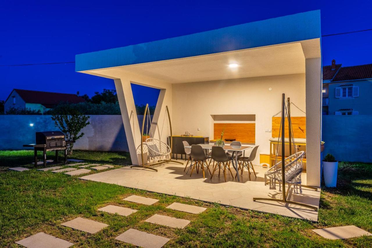 S&I Peaceful Holiday Home With Pool & Jacuzzi Galovac  Exterior photo